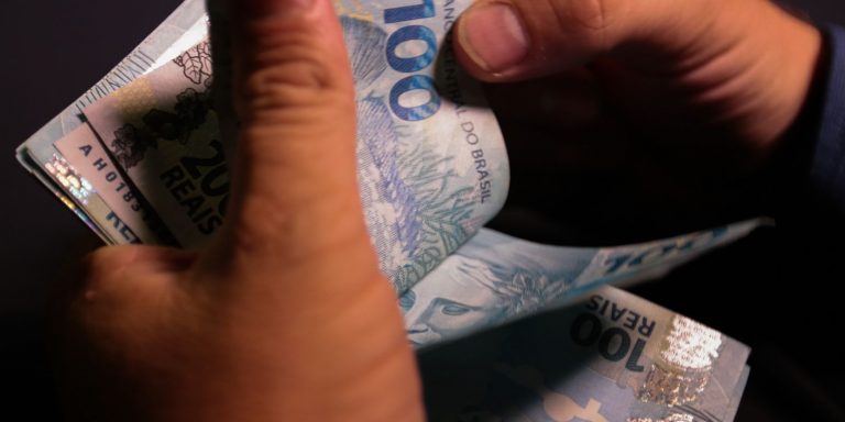 Brasileiros já pagaram mais de R$ 1 trilhão em impostos este ano