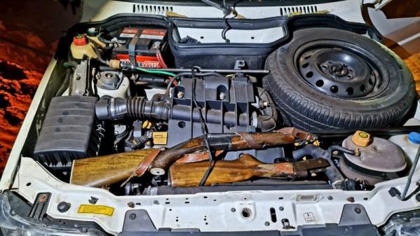 PMA de Naviraí surpreende caçadores e apreende armas e munições escondidas no compartimento do motor de veículo