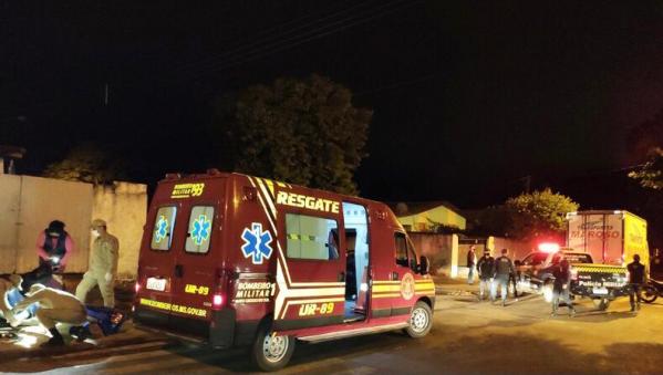 Jovem morre e outro fica ferido em acidente entre caminhão baú e moto em bairro de Naviraí