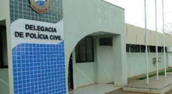 Bandidos fingem pedir ajuda em estrada com carro estragado e motorista tem camionete levada