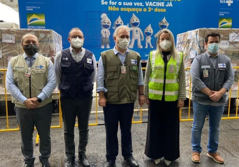 Lote de 1,5 milhão de doses da vacina da Janssen chega ao Brasil