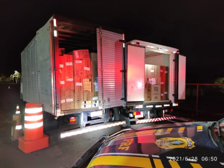 PRF apreende dois caminhões carregados com cigarros em Guaíra