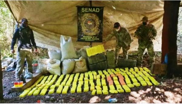 Polícia Paraguaia destrói acampamento de traficantes em área indígena na fronteira com Mundo Novo