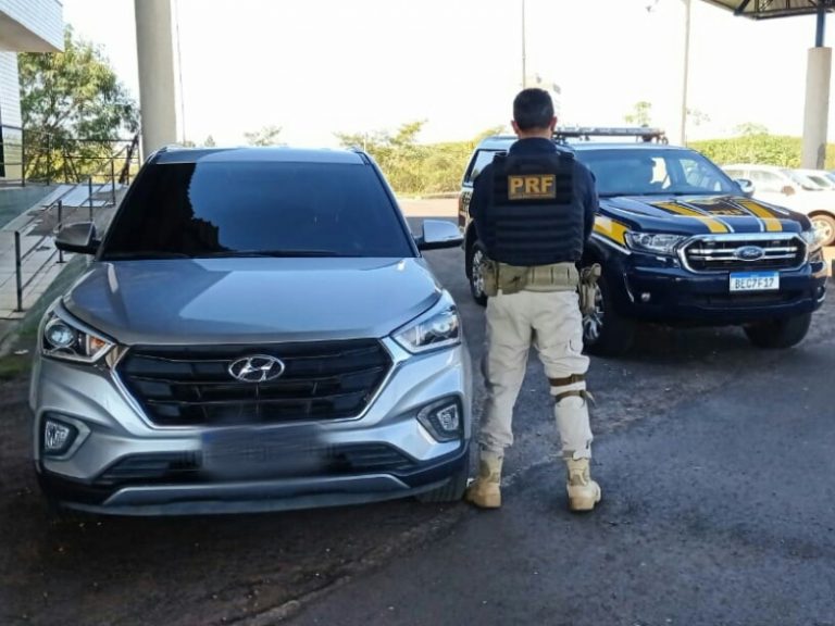 PRF recupera dois veículos em Guaíra e prende duas pessoas