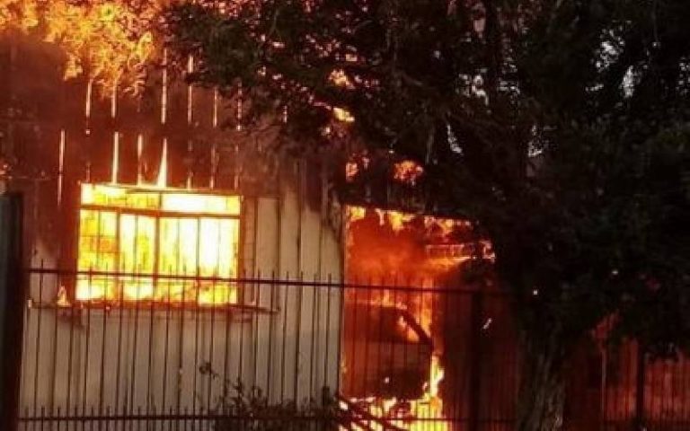 Menina de 10 anos entra em casa em chamas para salvar o pai no Paraná