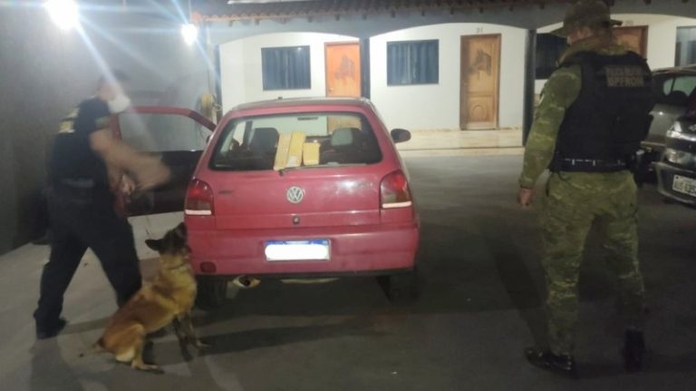 Homem é preso com drogas em fundo falso de carro, em Guaíra