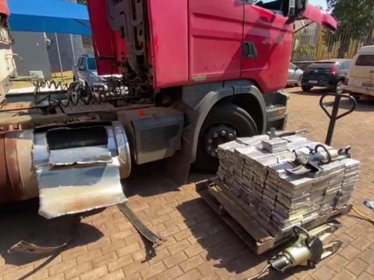 PF de Guaíra realiza grande apreensão de cocaína em caminhão