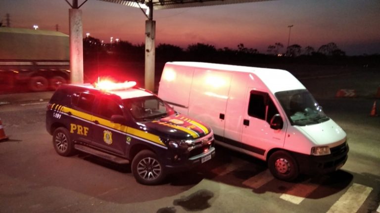 Van furtada em Arapongas é recuperada pela PRF em Guaíra