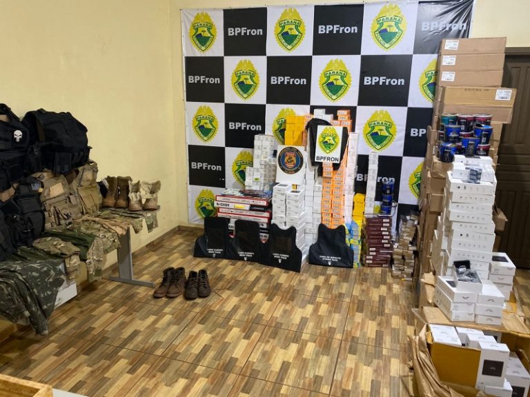 BPFron estoura depósito de “piratas” em Guaíra e apreende veículos e falsas fardas policiais
