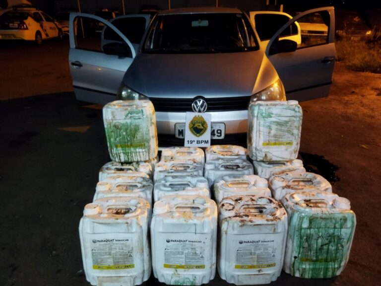 PM de Guaíra apreende carro furtado carregado com agrotóxicos após perseguição