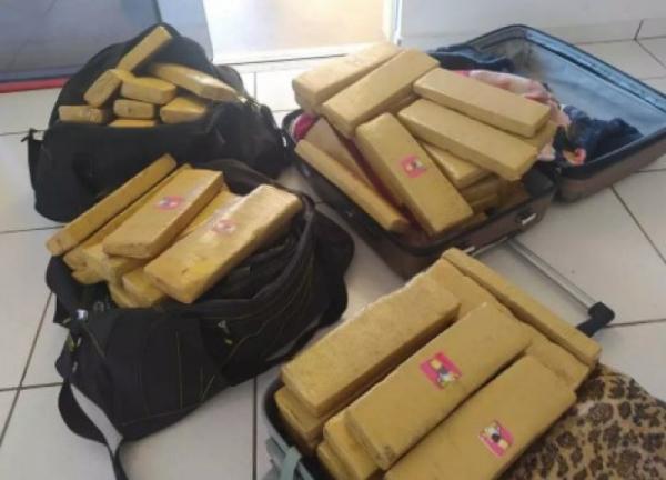 Em Eldorado, dupla é presa a caminho do Ceará com malas “recheadas” de maconha
