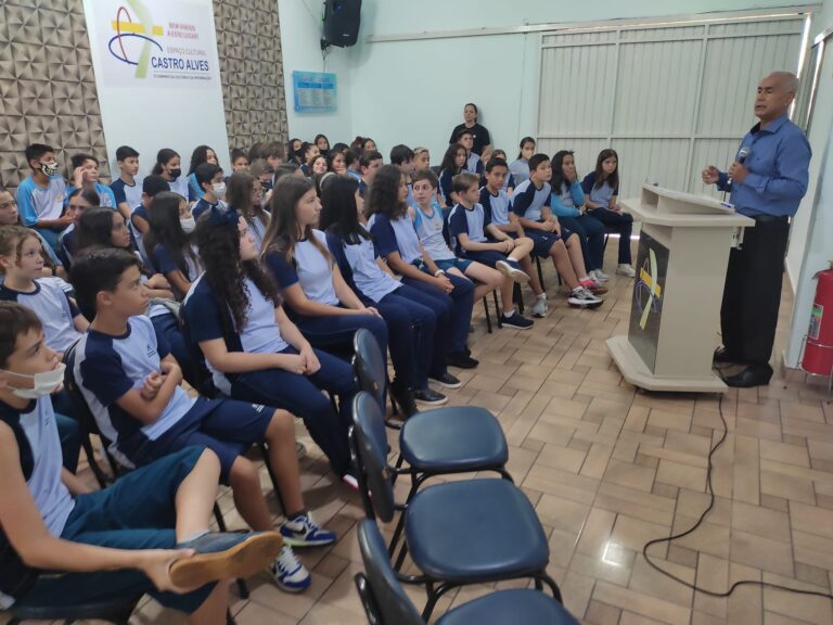 MOISÉS MORAIS MINISTROU PALESTRA PARA ESTUDANTES DA ESCOLA ADVENTISTA