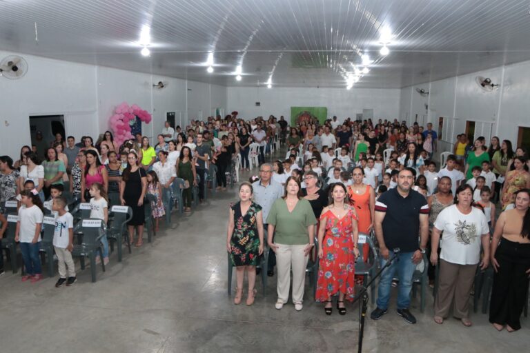 NOITE DE AUTÓGRAFOS NA ESCOLA CARLOS CHAGAS