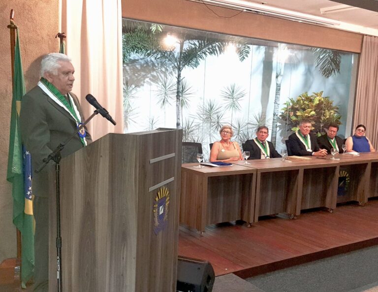 SÉRGIO CRUZ TOMA POSSE NA ACADEMIA DE LETRAS DE MS