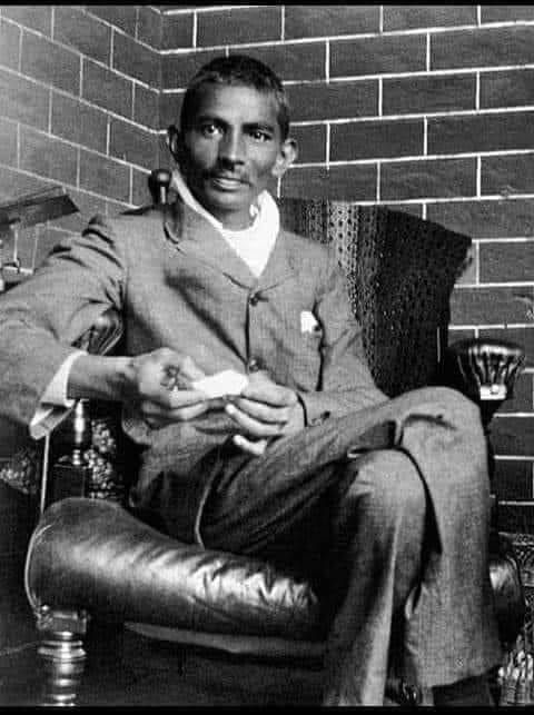  GANDHI, O PENSADOR INDIANO