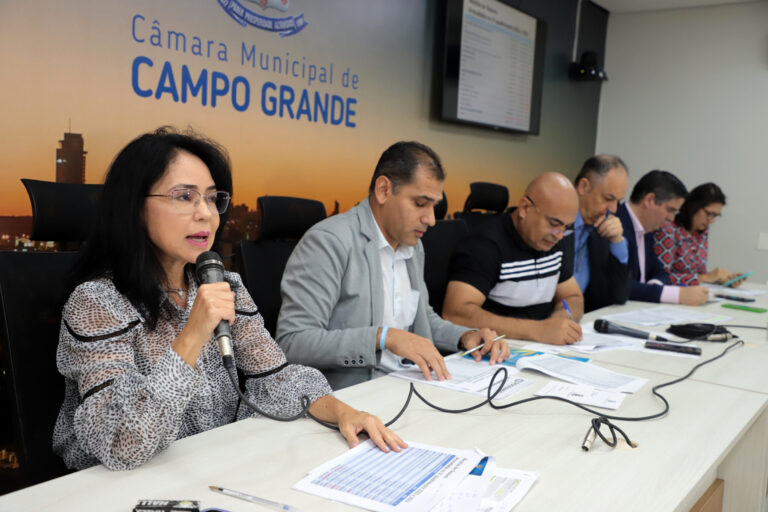 FOLHA SECRETA: SECRETÁRIA DA PREFEITURA DE CAMPO GRANDE GANHA 800 MIL E TEM EXTRA DE 466
