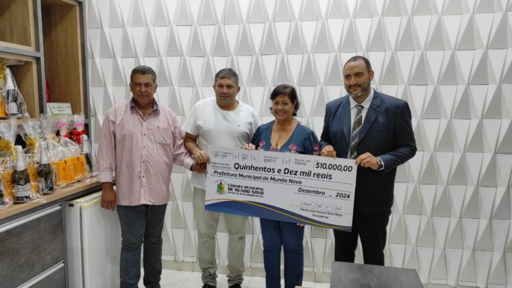 ROSÁRIA RECEBE DAS MÃOS DE PAULO LOURENÇO CHEQUE DE 510 MIL REAIS