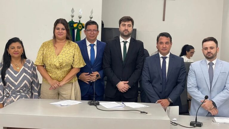 OS ELEITOS EM NAVIRAÍ TOMAM POSSE, EM SOLENIDADE NA CÂMARA MUNICIPAL