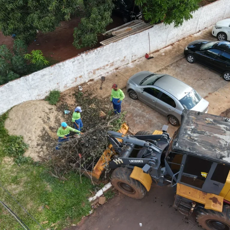 PREFEITURA DE JAPORÃ FAZ LIMPEZA URBANA EM JACAREÍ