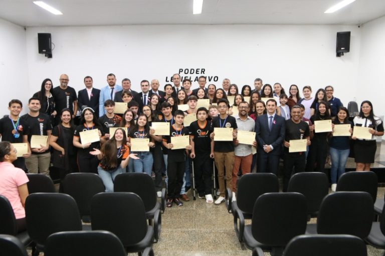 Câmara de Mundo Novo Aprova Doação de Lotes para 90 Casas do ‘Minha Casa Minha Vida’ e Homenageia Cientistas Mirins