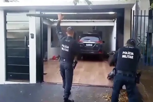 Mundo Novo – operação conjunta apreende 3,5 toneladas de maconha, 800 caixas de cigarros e recupera veículo furtado