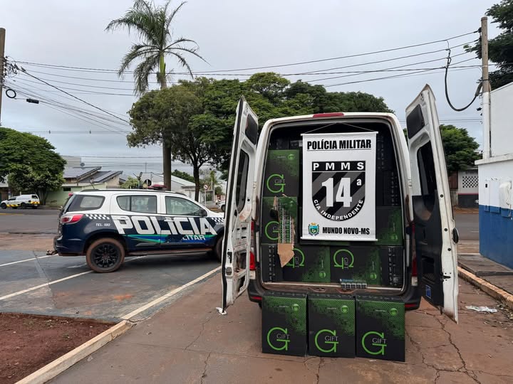 PM aprende contrabando e recupera veiculo furtado