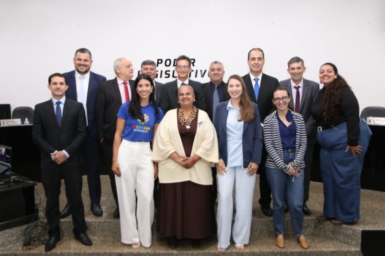Câmara de Mundo Novo Aprova Créditos Adicionais e Promove Debate sobre Conscientização do Autismo