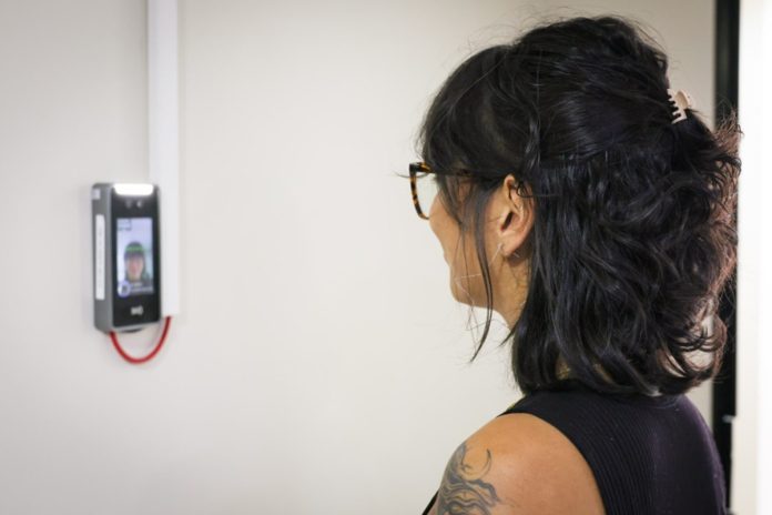 Prefeitura de Itaquiraí regulamenta ponto eletrônico e define novo horário de 8 horas diárias de serviço