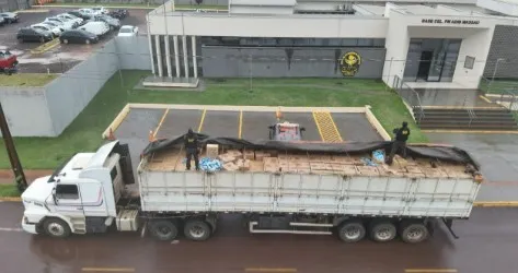 DOF apreende carreta com 35 mil pacotes de cigarros contrabandeados em Fátima do Sul