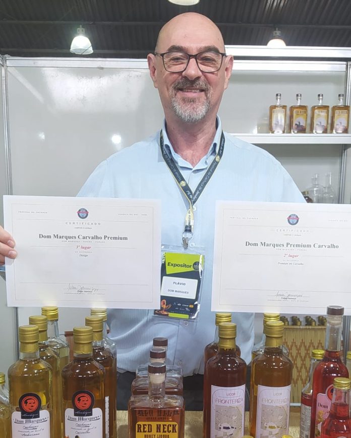 Alambique de Guaíra participa de importante festival e conquista 2º Lugar: “Cachaça Premium Carvalho”
