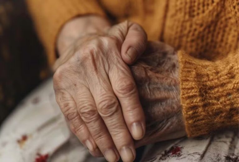 Adolescente de 13 anos é apreendido suspeito de estuprar idosa de 92 anos