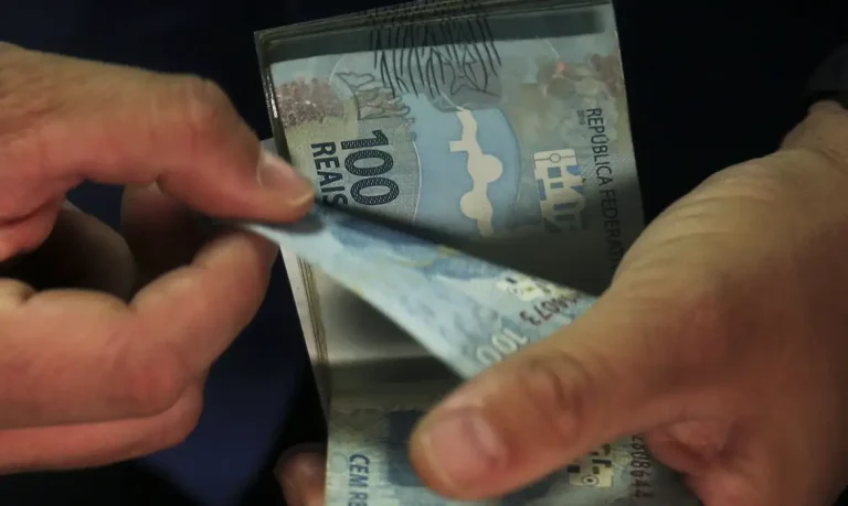 Pagamento do abono salarial para nascidos em maio e junho começa hoje
