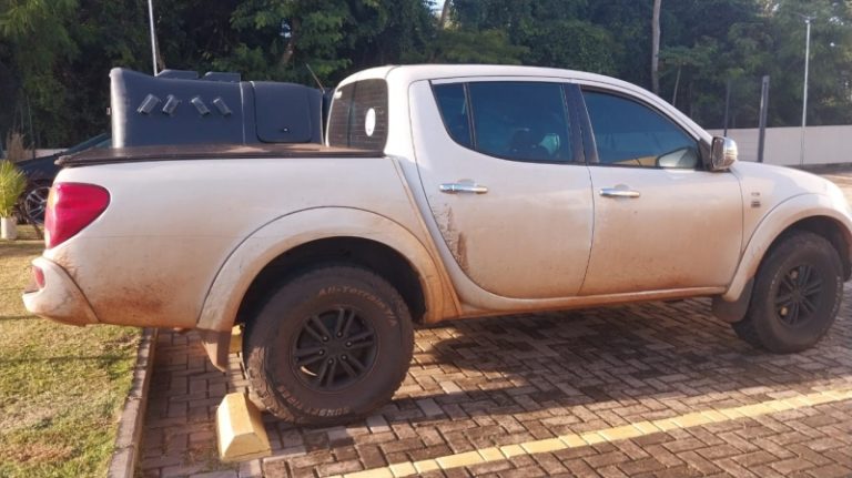 Homem é preso com caminhonete furtada após perseguição policial em Guaíra