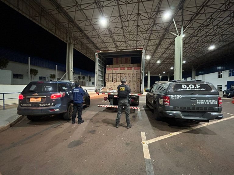 DOF apreende mais de 22 mil pacotes de cigarros contrabandeados em depósito clandestino em Mundo Novo