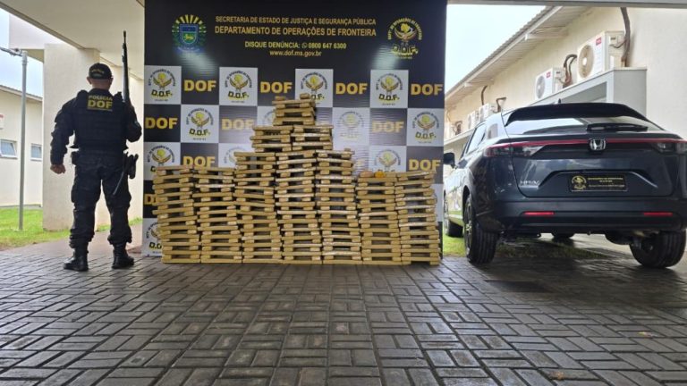 No estacionamento do shopping de Dourados, DOF apreende mais de 350 quilos de maconha