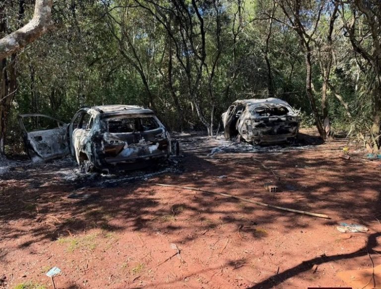 Carros são encontrados queimados às margens do Lago de Itaipu e podem estar ligados a mega assalto no Paraguai