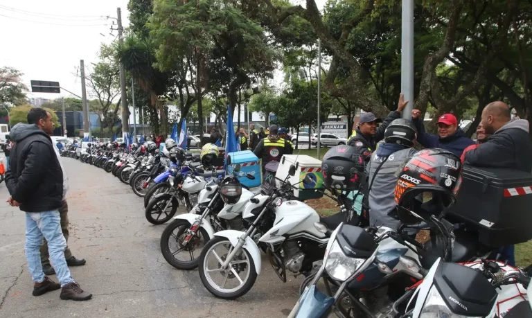 Governo prepara linha de crédito para motociclistas de aplicativos