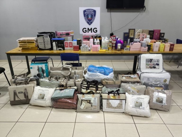 Carga de perfumes, celulares e cosméticos é apreendida pela GM em Guaíra