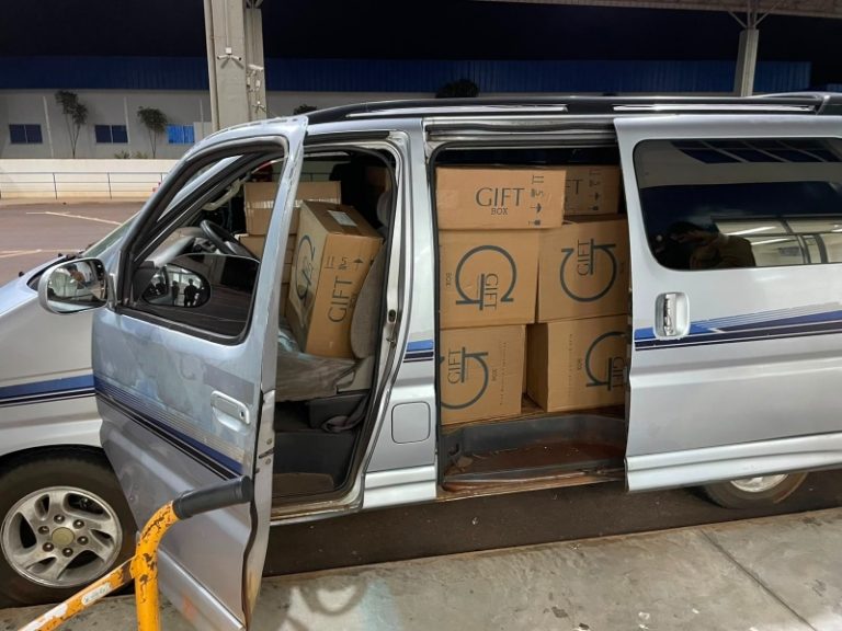 Polícia Federal prende dois paraguaios e apreende carga de cigarros em Mundo Novo