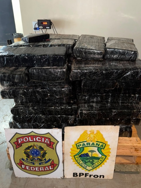Mais de meia tonelada de maconha é apreendida no Lago de Itaipu, em Guaíra
