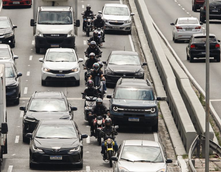 Justiça manda prefeitura de São Paulo liberar Uber Moto