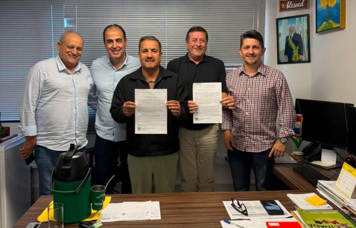 Governo de Mundo Novo e Incra assinam autorização para abertura de estrada no Assentamento Pedro Ramalho