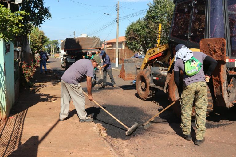 Operação tapa-buracos tem início em algumas ruas de quatro bairros de Mundo Novo