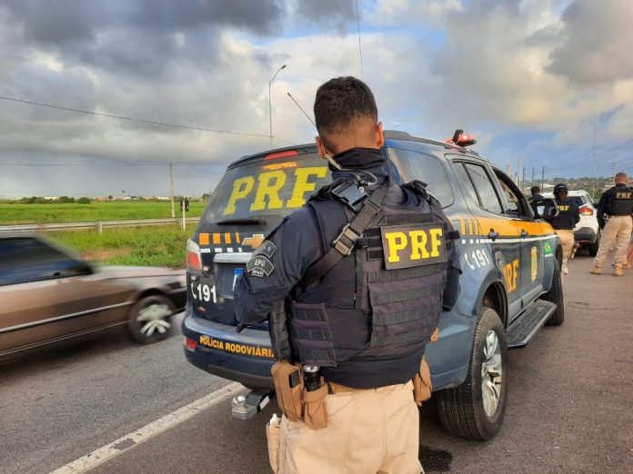Homem é preso pela PRF em Mundo Novo com caminhonete roubada que seria entregue no Paraguai