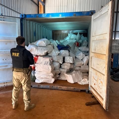 PRF descobre depósito do tráfico e apreende mais de 8 toneladas de maconha no MS