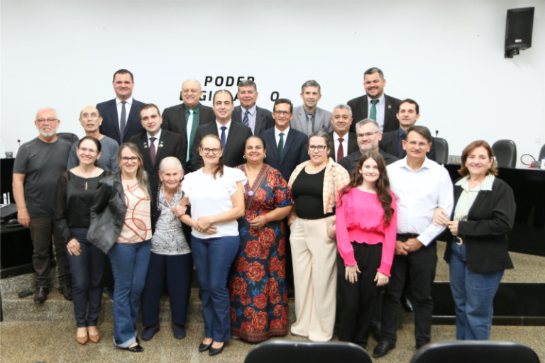 Câmara Municipal aprova projetos que homenageiam pioneiros
