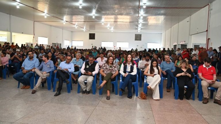 ITAQUIRAÍ: Prefeitura e Incra entregam títulos e CCUs para agricultores familiares
