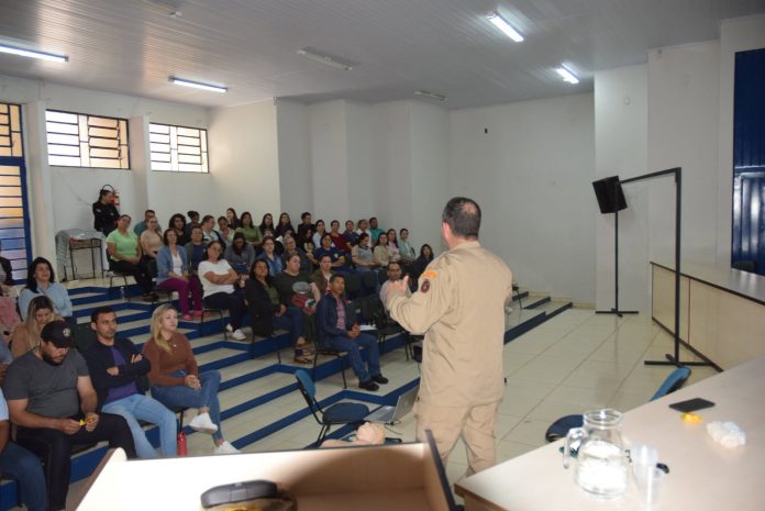 Profissionais da Educação de Iguatemi recebem treinamento de Primeiros Socorros com Bombeiros de Mundo Novo