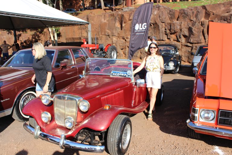 Encontro de carros antigos em Guaíra conta com shows gratuitos nesta tarde; encerramento as 19h