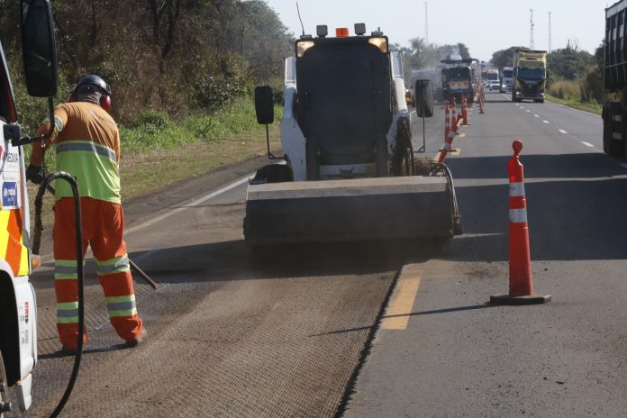 Motiva Pantanal realiza na BR-163 pare-e-siga em Itaquiraí e Eldorado
